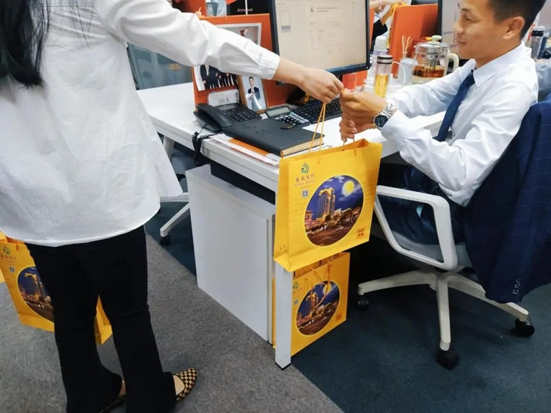 中秋佳節(jié)來臨！萬享進貿(mào)通報關公司員工福利